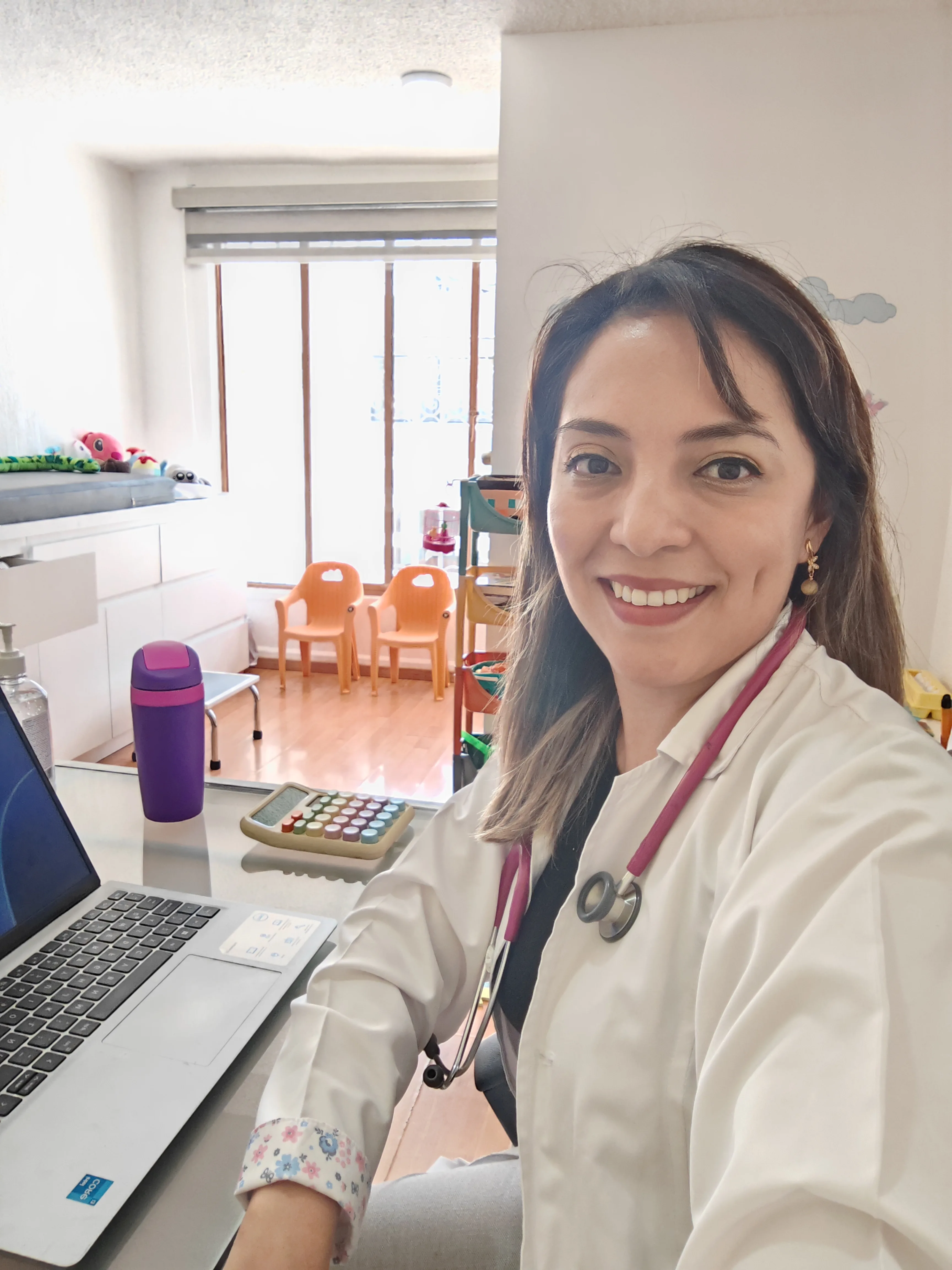 dra-dessiree-aviles-pediatra-e-infectologa-en-pachuca.webp
